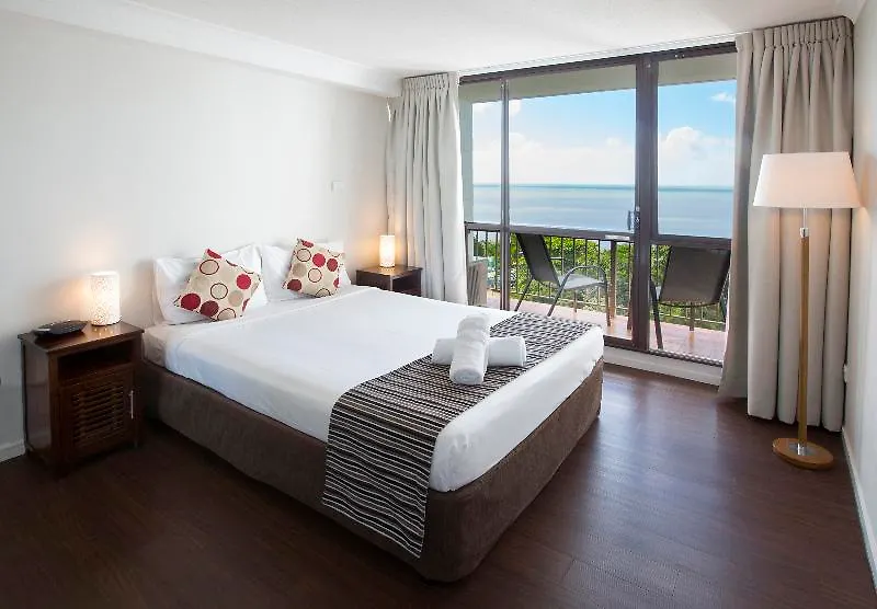 Cairns Plaza Hotel 3*,